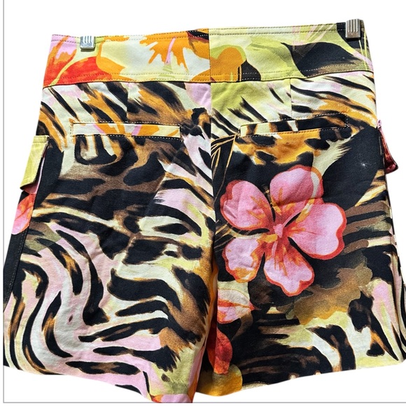 Cache Multicolor Floral Button-Accent Women Skort - Picture 2 of 4